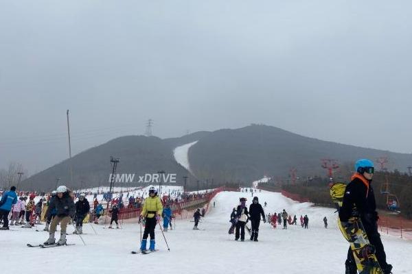 北京军都山滑雪场门票价格及交通地址和游玩攻略一览